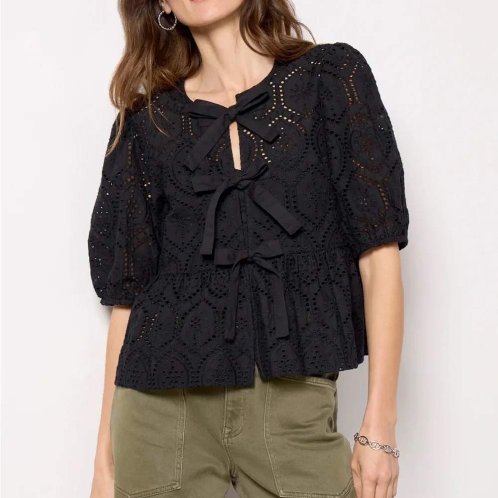 Evereve Elsie Eyelet Tie Front Blouse L Black Peplum Victorian Feminine Coquette